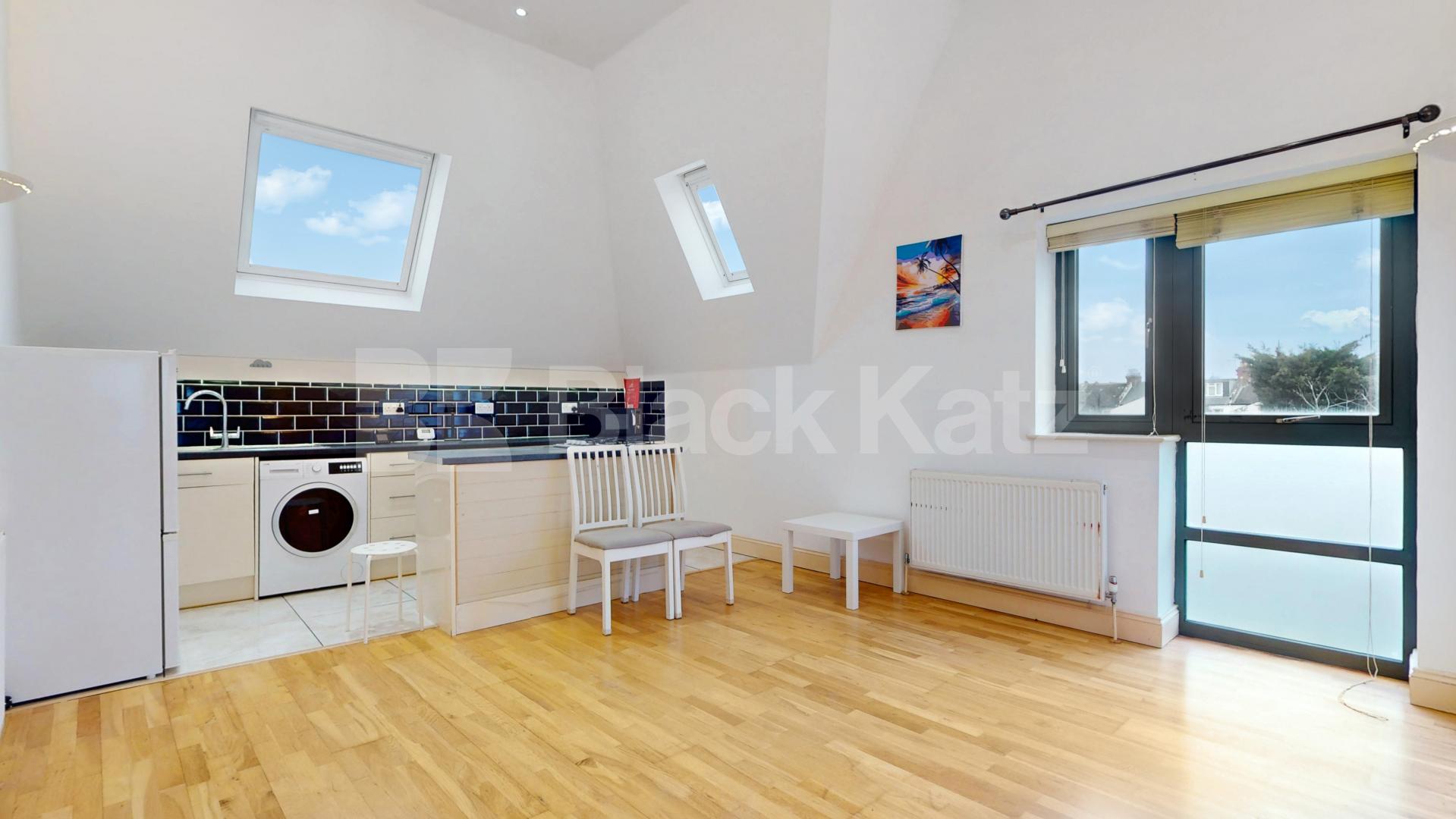 Modern & Spacious 1 bedroom property with communal Terrace Myddleton Road, Bounds Green